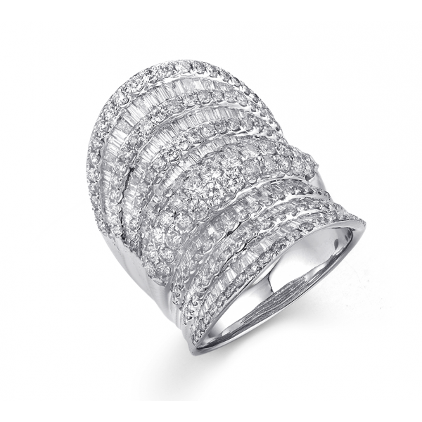 Symmetrical Diamond Ring 18K White Gold 