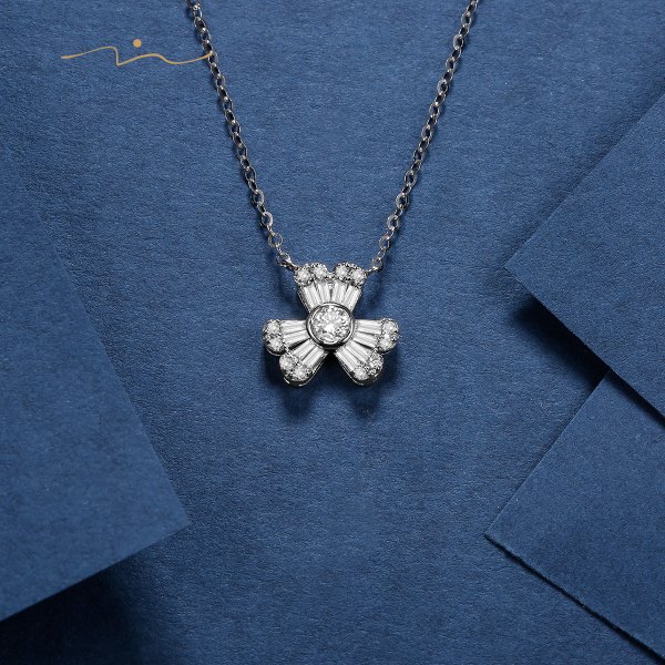 Camellia Diamond Necklace 18K White Gold